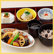 薬膳御膳の画像