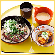 鰹づけとろ丼と塩麹唐揚げみぞれ御膳の画像