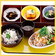 釜揚げしらす丼とたっぷり野菜の冷しゃぶ御膳の画像